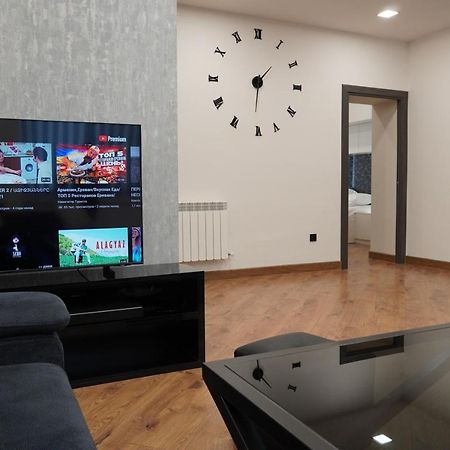 Lovely, Newly Remodeled Apartment In Yerevan! Екстериор снимка