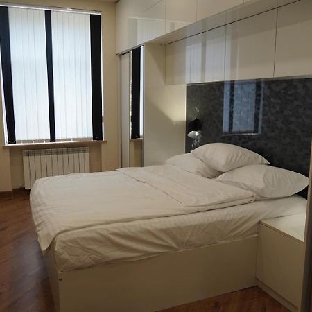 Lovely, Newly Remodeled Apartment In Yerevan! Екстериор снимка