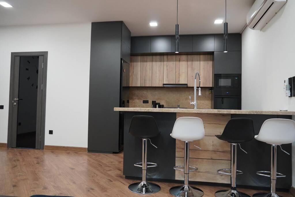 Lovely, Newly Remodeled Apartment In Yerevan! Екстериор снимка