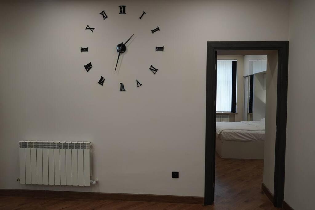 Lovely, Newly Remodeled Apartment In Yerevan! Екстериор снимка