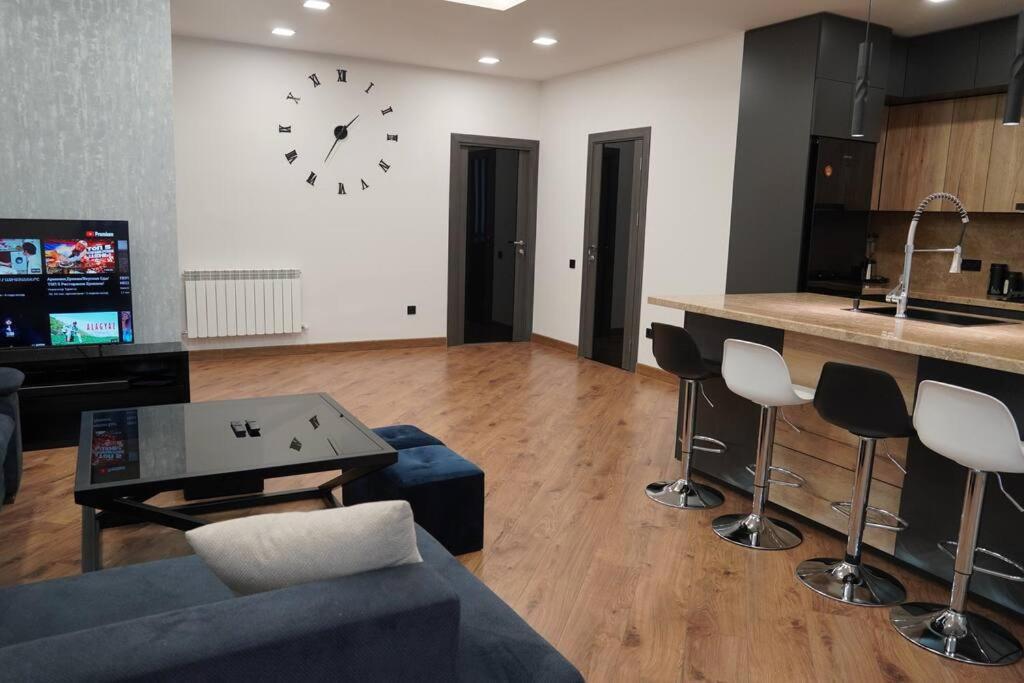 Lovely, Newly Remodeled Apartment In Yerevan! Екстериор снимка