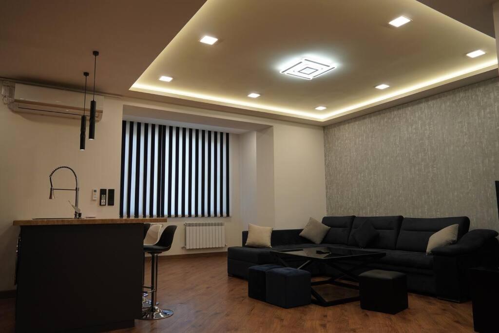 Lovely, Newly Remodeled Apartment In Yerevan! Екстериор снимка