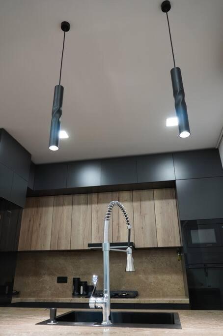 Lovely, Newly Remodeled Apartment In Yerevan! Екстериор снимка