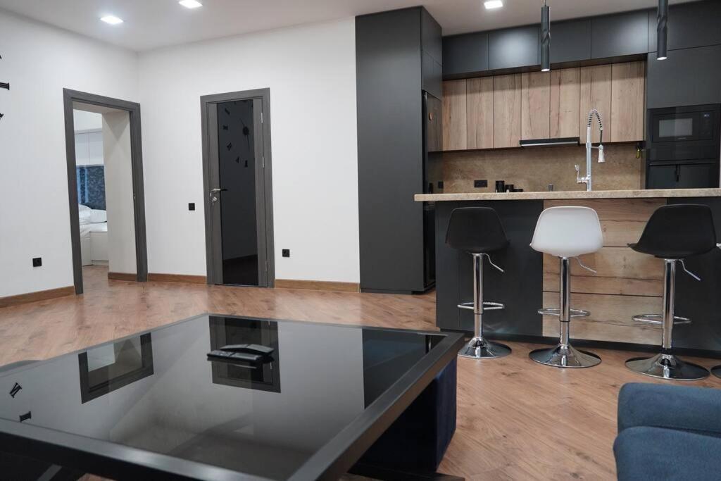 Lovely, Newly Remodeled Apartment In Yerevan! Екстериор снимка